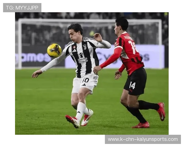 尤文图斯中场回敲制造机会，迪巴拉低射得手